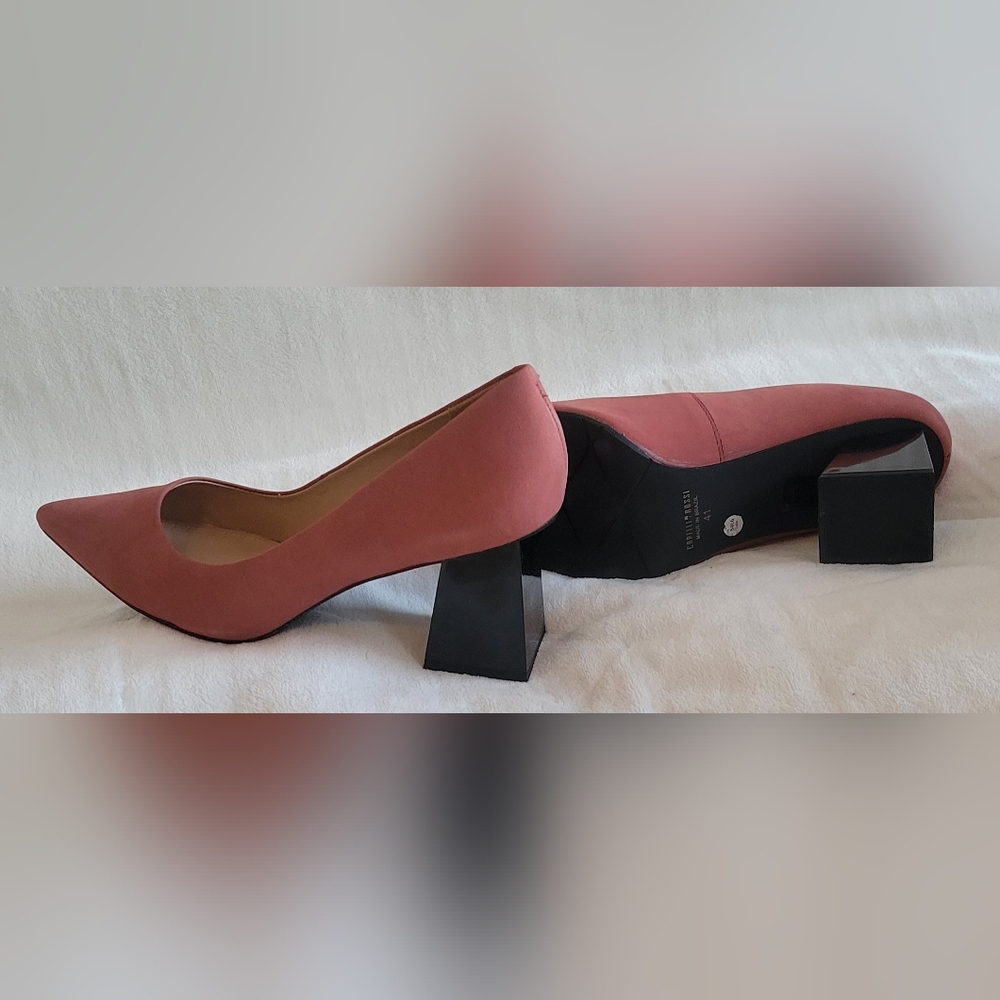 NWT Capelli Rossi Women's Block Heel Shoes.